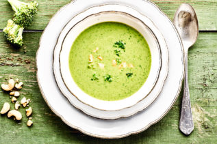 Cremig püriert: Brokkoli-Cashew-Suppe