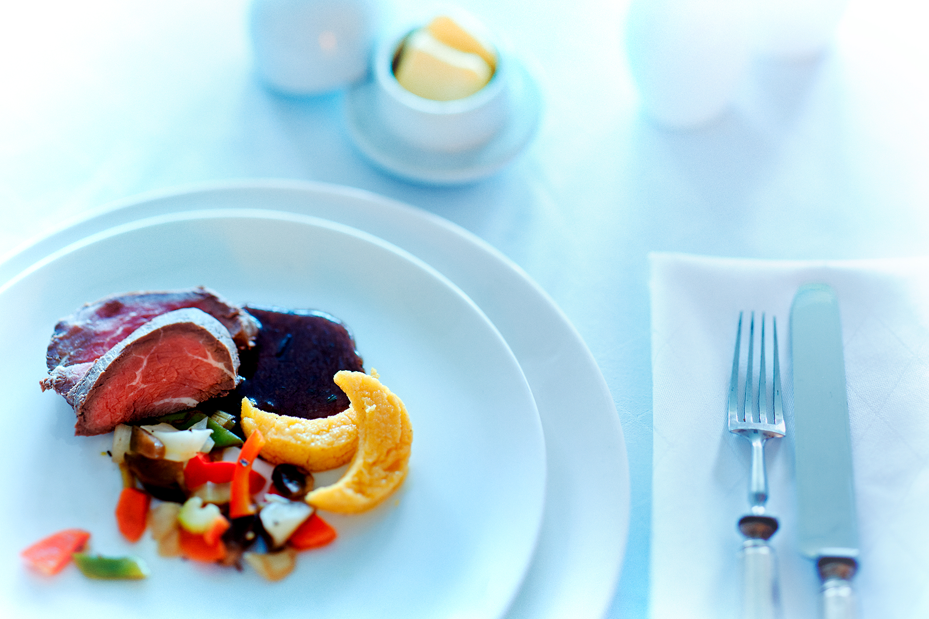 Rinderfilet mit Schokoladensoße und Polenta